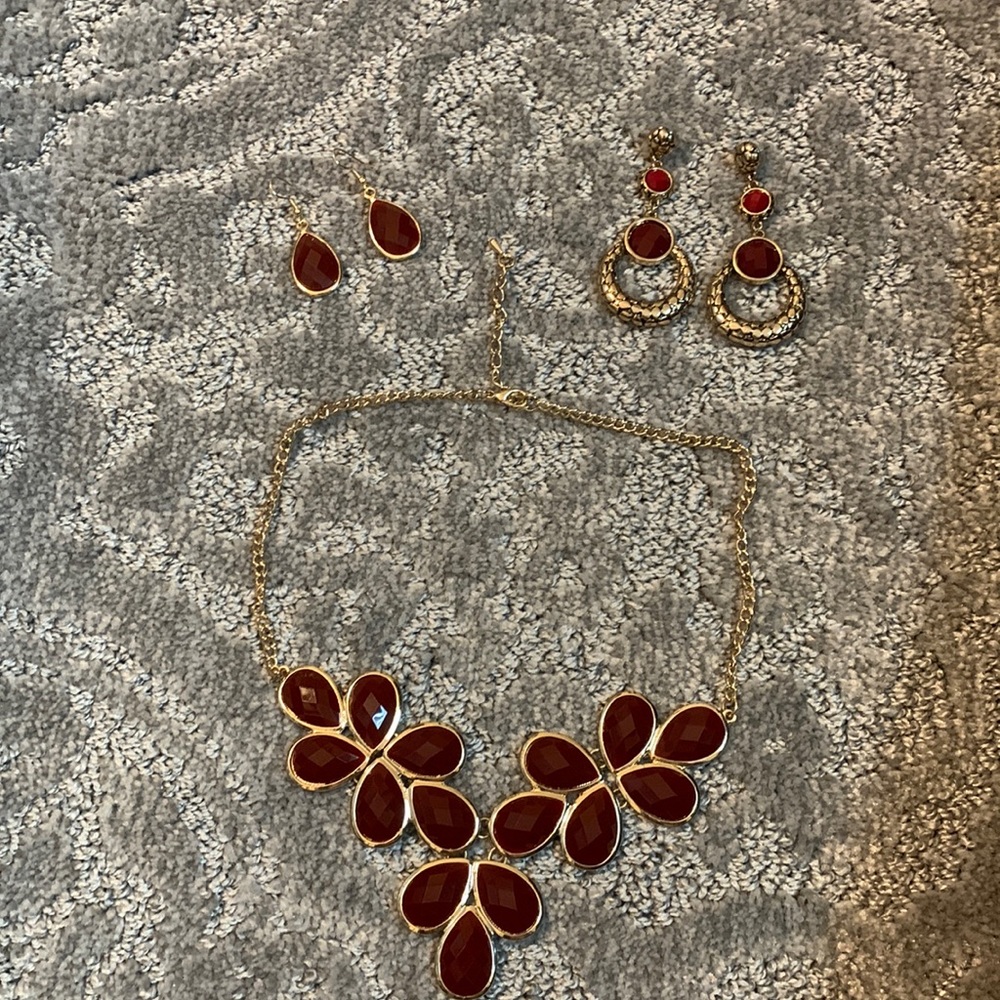 Maroon Jewlery
